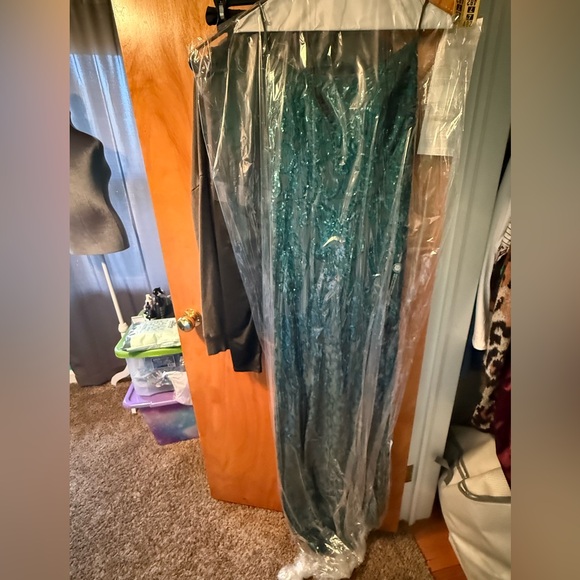 Blondie Nites Emerald Sequin Dress - Picture 8 of 10